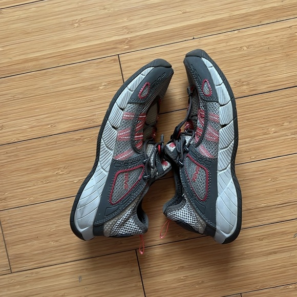 Teva Pull On Sneakers - Picture 3 of 3